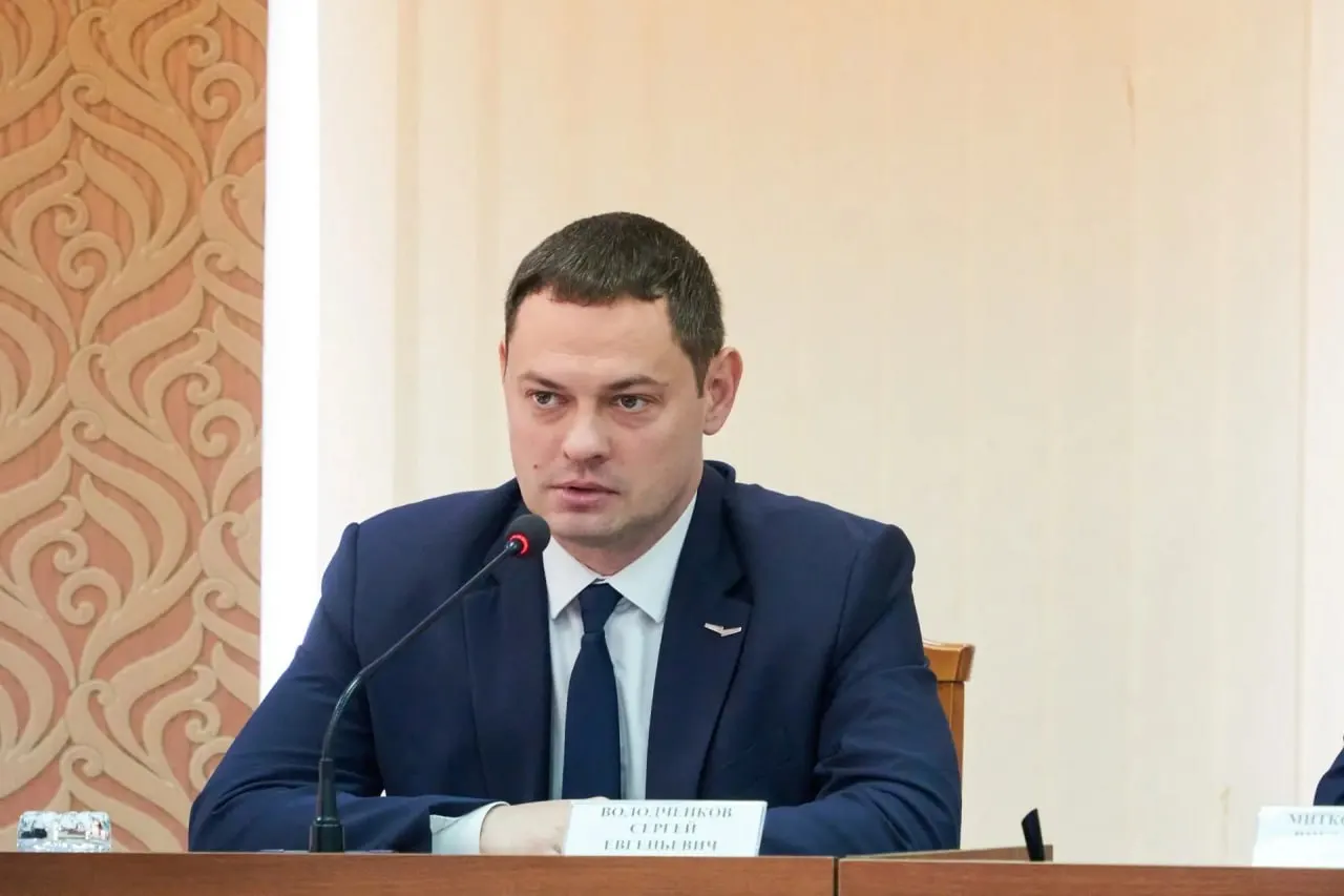 Дума города Сызрани приняла решение о досрочном прекращении полномочий мэра Сергея Володченкова. Он перейдёт на должность министра внутренней политики Самарской области; объявлен конкурс на пост главы.