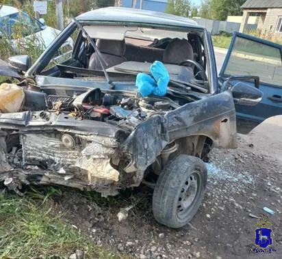 На перекрёстке Чапаевска столкнулись автомобили: пострадали оба водителя, пассажирка Toyota и две несовершеннолетние; все пострадавшие госпитализированы.