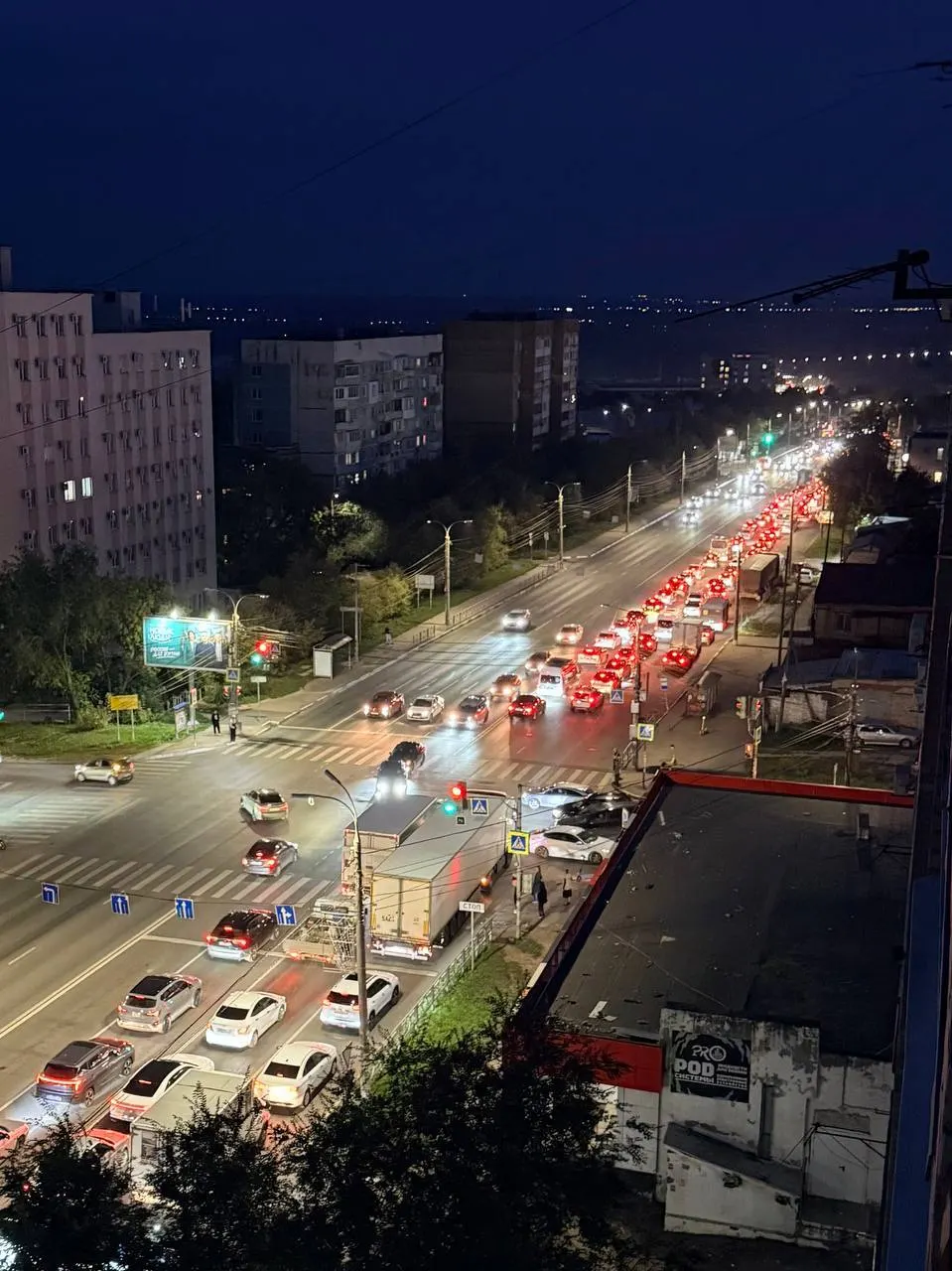На выезде из Самары образовался затор на улице Аэродромной; на кольцевой развязке у Авроры — плотное движение в сторону моста, по Южному шоссе ситуация менее напряженная.