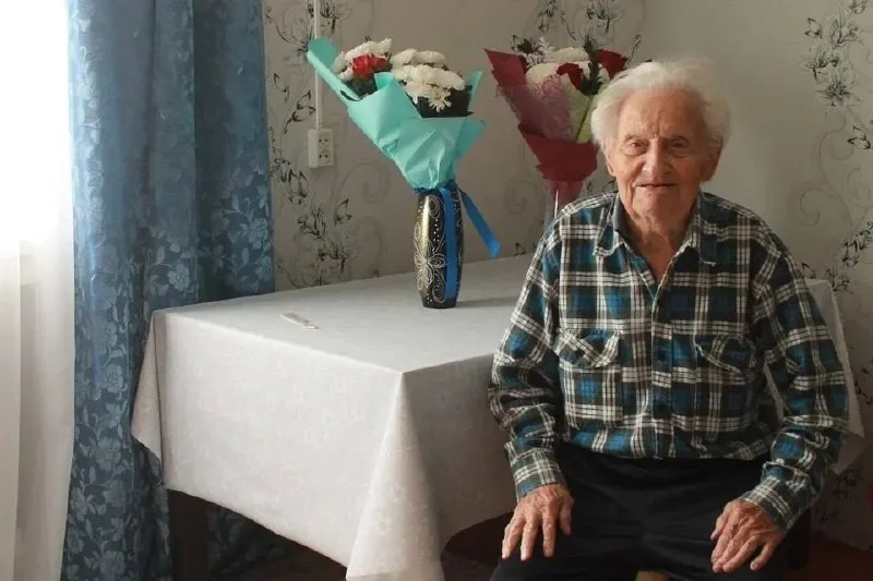 100-летний Иван Гаврилович проживает в Сергиевском районе Самарской области, пережив войну и целый век перемен.