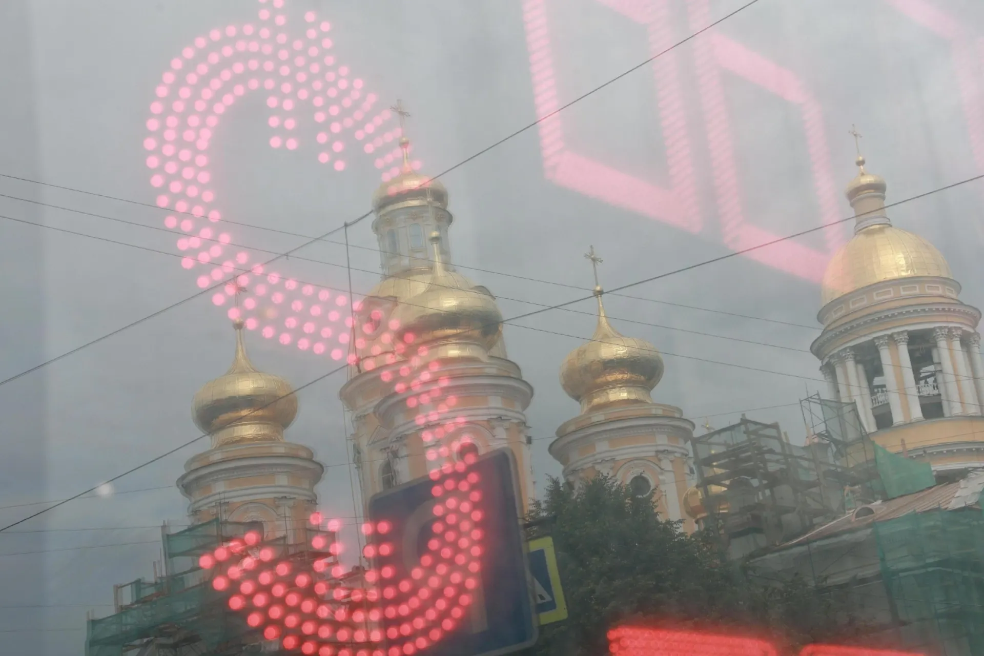 За лето рубль ослаб к доллару примерно на четверть. Эксперты объясняют, что будет дальше.