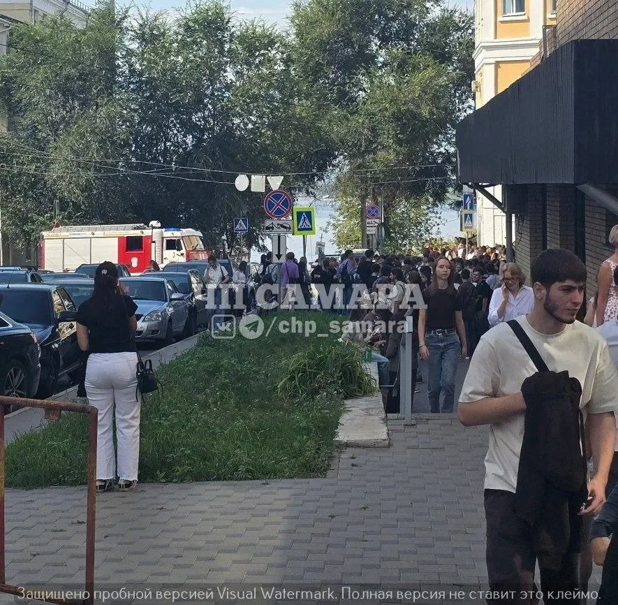 Возгорание неисправной проводки вызвало эвакуацию корпуса СамГТУ на Чапаевской; на месте работают пожарные.