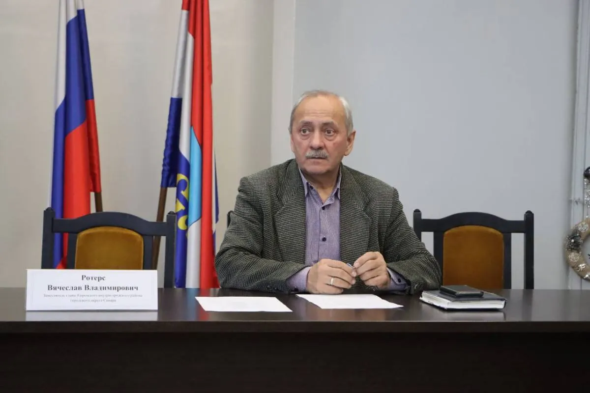На должность временно исполняющего обязанности главы Кировского района назначен Вячеслав Владимирович Ротерс.
