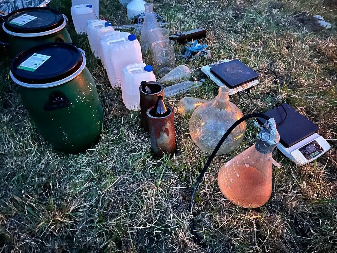 Подпольное производство синтетических наркотиков в Ставропольском районе: задержание с участием ОМОН и крупный приговор — 15 лет 6 месяцев колонии строгого режима.
