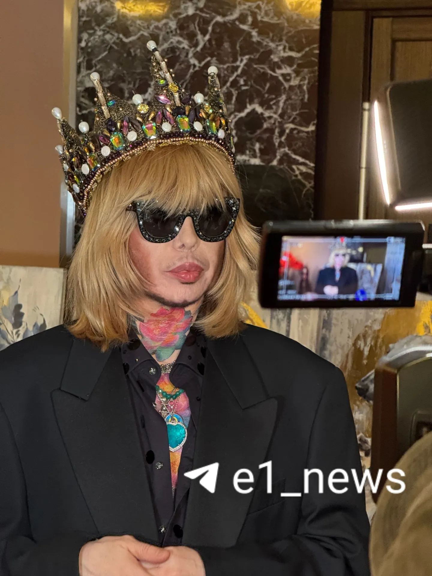 На фестивале в культурном центре Урала приняли участие более 25 дизайнеров со всей страны; общее число гостей превысило 350 человек. Организаторы подчеркнули поддержку отечественной моды и запретили участие брендов-реселлеров.