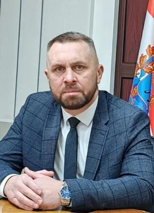 Назначат нового руководителя теплоснабжающей организации; прежний директор задержан по подозрению в коррупции. Финансовые проблемы предприятия требуют решения.