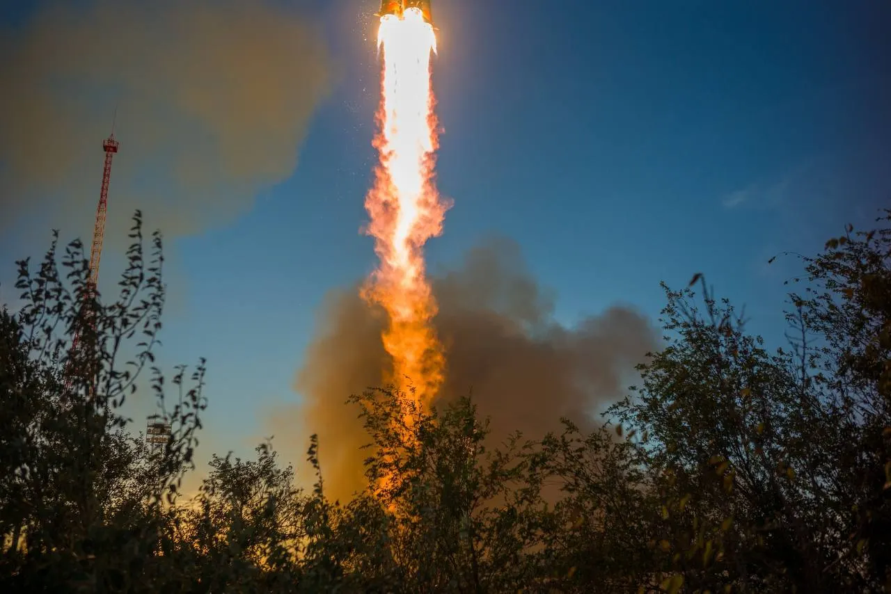 Старт ракетоносителя с Байконура стал частью космической миссии: более 2,4 тонны грузов будут доставлены на МКС, а Самарская область гордится вкладом РКЦ «Прогресс».