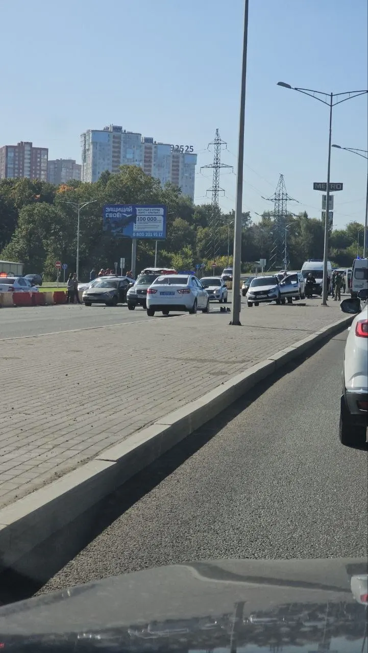 Из-за массовой аварии на улице Мехзавод образовалась крупная пробка. Планируйте маршрут заранее.