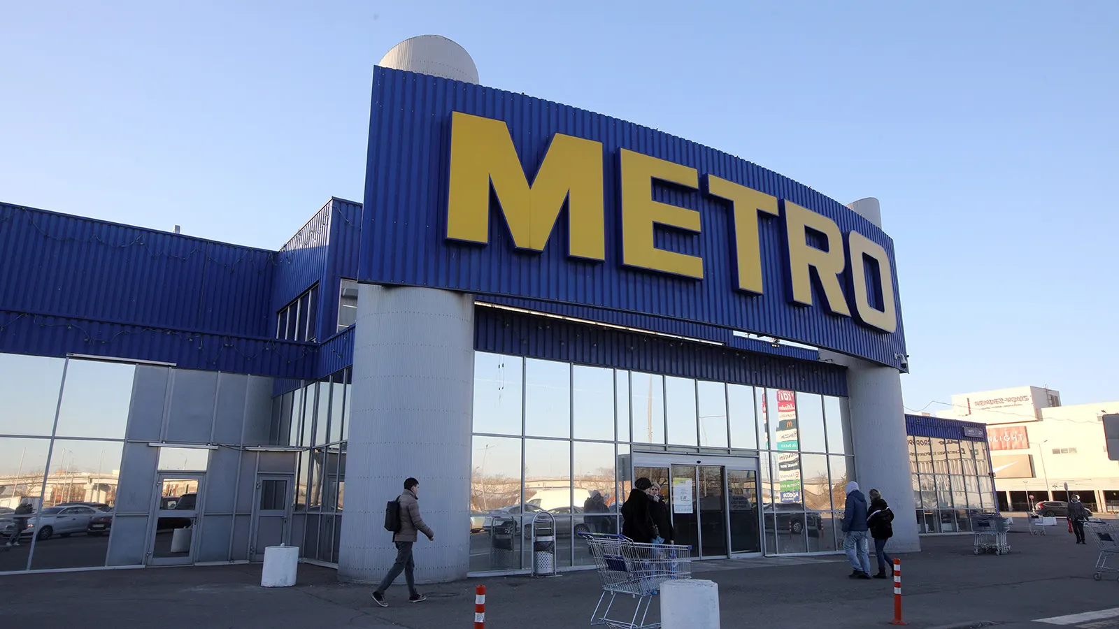 Metro AG заявила, что её российское подразделение действует независимо и не отражает позицию группы.