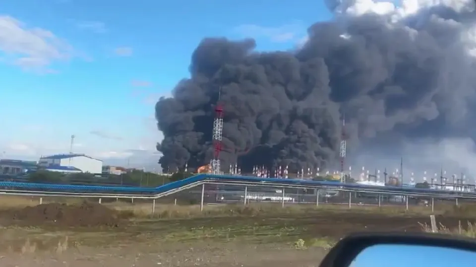 Повторная атака по ЛПДС «Самара» привела к крупному пожару на объекте в Самарской области; власти призывают жителей к укрытию.