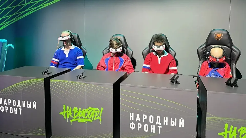 В пилотном режиме новый норматив доступен в шести регионах: Московская область, Нижегородская область, Смоленская область, Красноярский край, Чечня и Башкортостан; школьники и студенты будут учиться пилотированию, программированию и ремонту беспилотников.
