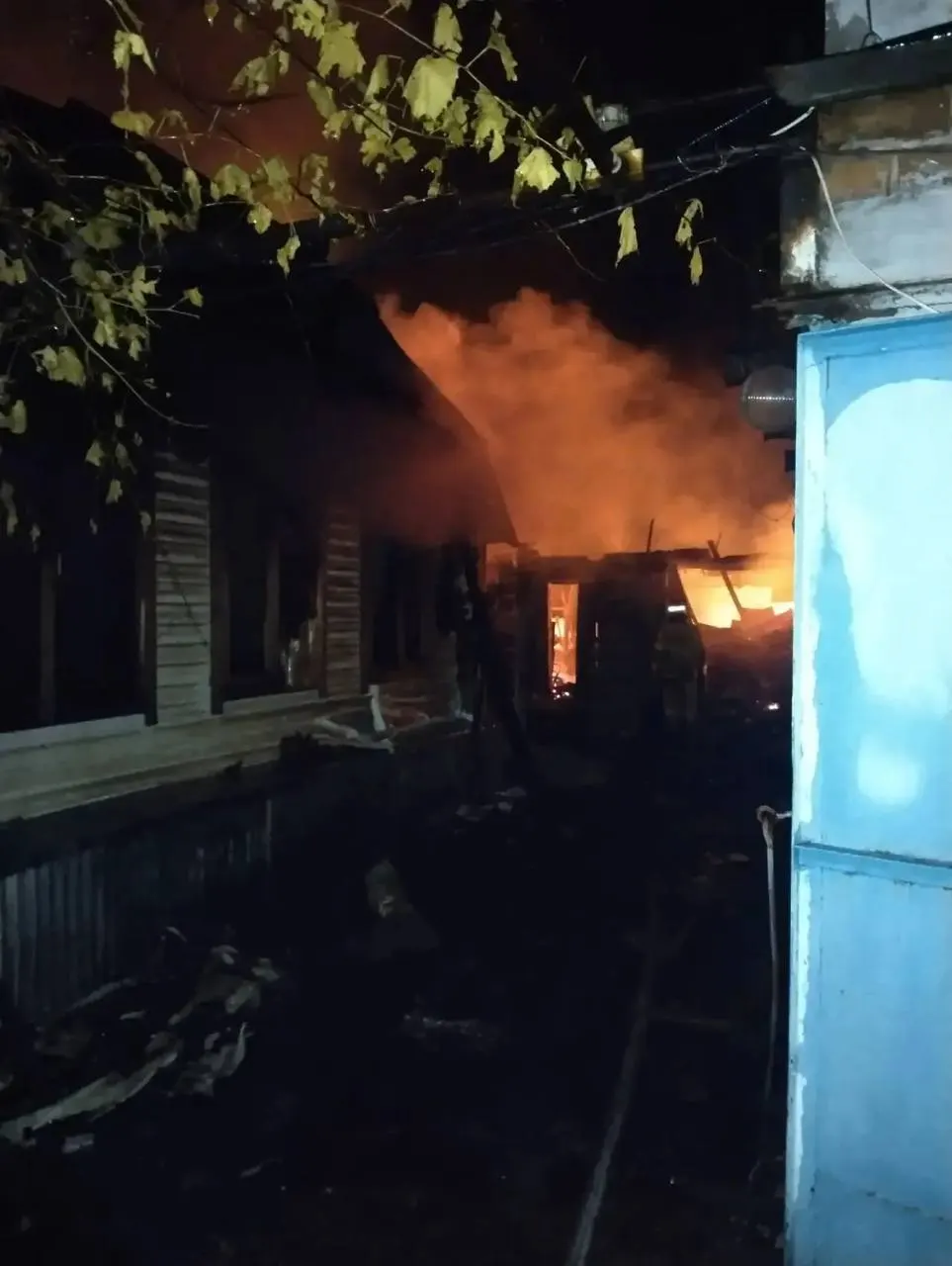 Вечером 23 октября в посёлке Культура Волжского района произошёл крупный пожар. Огонь охватил примерно 400 квадратных метров. К 23:12 открытое горение ликвидировано, пострадавших нет.