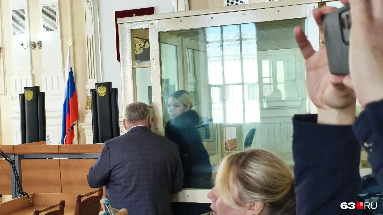 Устанавливаются детали преступной схемы: обвиняются участники группы в убийстве, хищении имущества и подделке документов, связанные с делом о бывшем мэре Самары.