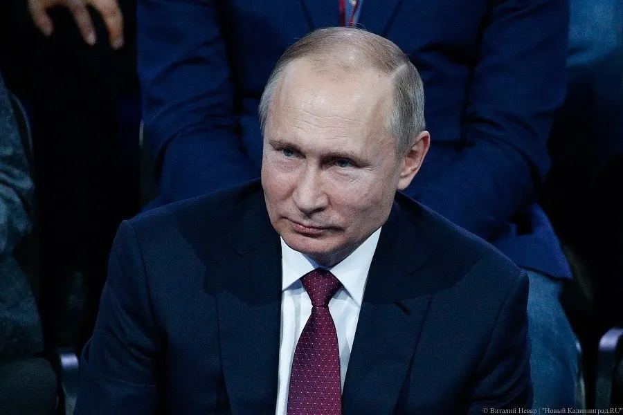Президент России поручил ввести во всех регионах систему независимой оценки качества и условий оказания услуг организациями социальной сферы с использованием портала Госуслуг. Доклад о результатах должен быть представлен до 1 февраля 2027 года.