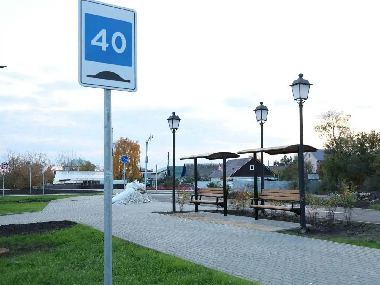 Строительство новой магистрали в Куйбышевском районе идёт с запасом: готовность около 91%, запланировано развитие инфраструктуры — школы, детсады, поликлиники и паркинги.