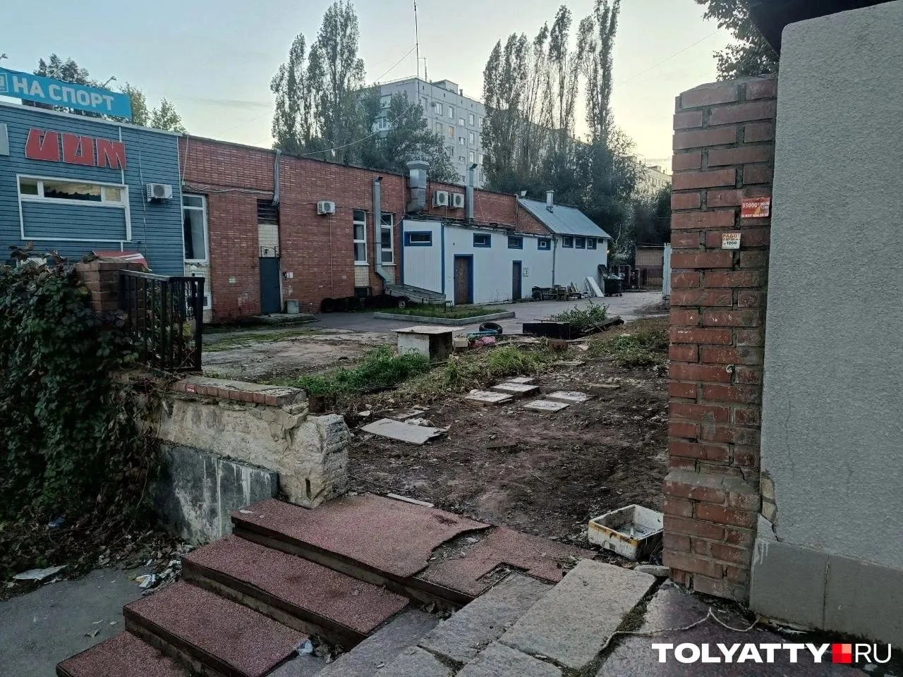 В Автозаводском районе Тольятти снесли мини-пекарню на улице Фрунзе — очереди за выпечкой собирались, пирожки с картошкой, беляши и лимонники раскупались к двум часам дня. Теперь на месте — руины, и ходят слухи о возможной пивной.