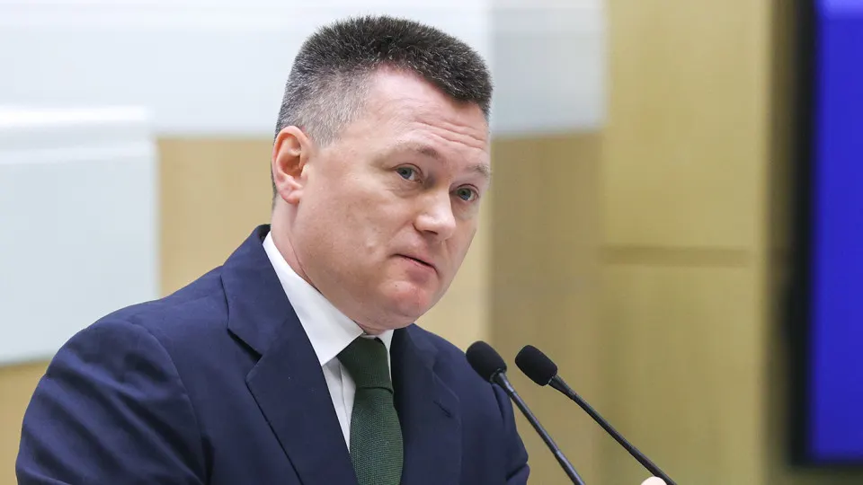 Россия и Китай развивают правовое сотрудничество и экономическое партнёрство, несмотря на резкое снижение китайских инвестиций в Россию. В условиях усиления сотрудничества обсуждаются вопросы киберпреступлений и защиты прав предприятий.