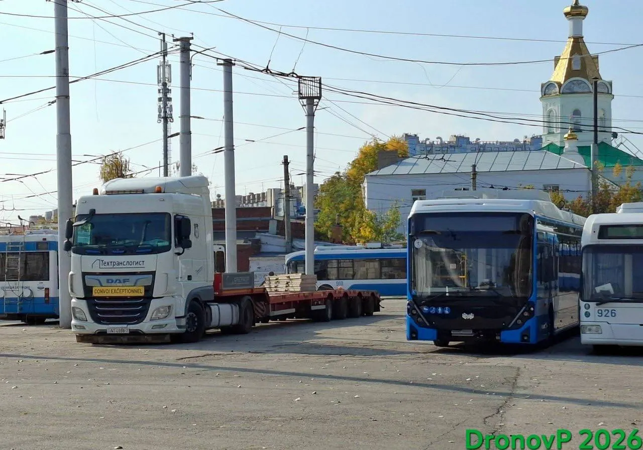 Беларусь передала городу современную низкопольную модель, способную ехать без подключения к проводам; испытания пройдут в ближайшие месяцы.