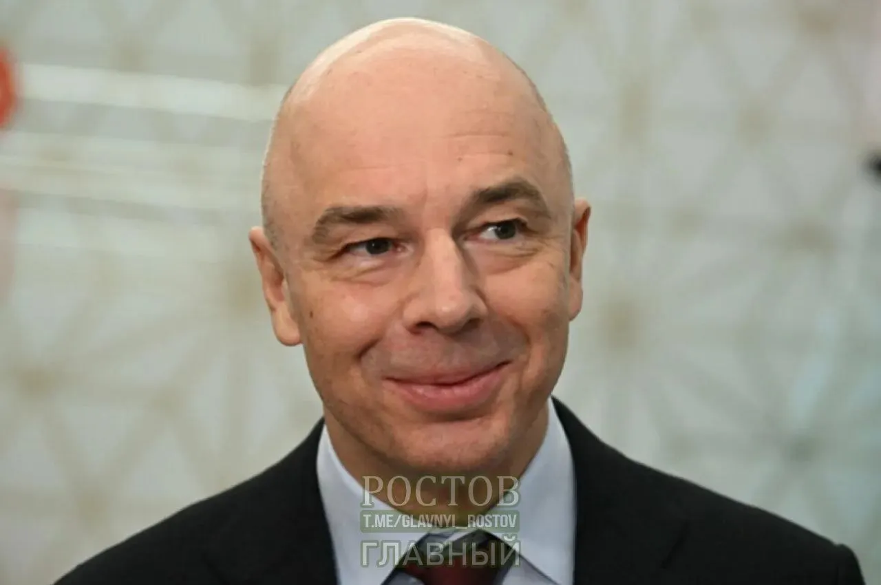 Глава Минфина призывает граждан экономить и разумно распоряжаться финансами; речь идёт не о задержке платежей, а о более рациональных расходах.