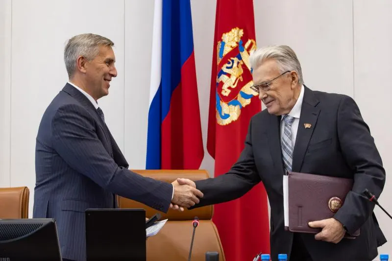 Более половины спикеров региональных парламентов сохранят свои посты на новый пятилетний срок. В девятнадцати регионах останутся прежние лица, а в ряде субъектов появились новые руководители.