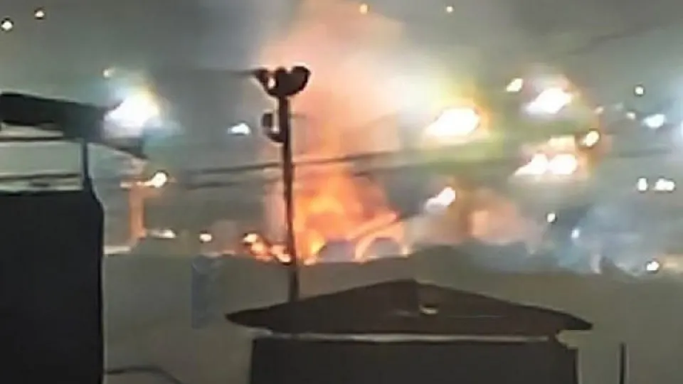В ночь на 28 октября зафиксирована ракетная тревога в нескольких регионах. Зафиксированы возгорания на Новолипецком металлургическом комбинате, повреждения в Новомосковске и атака на нефтехимическое предприятие в Самарской области; данные о пострадавших уточняются.